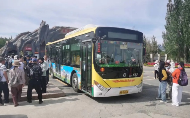 周末哪里去？坐着公交专线前往柴窝堡国家湿地公园！