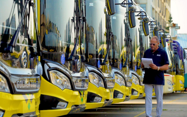 助推汽车强国梦 百余辆金旅新能源客车整装待发