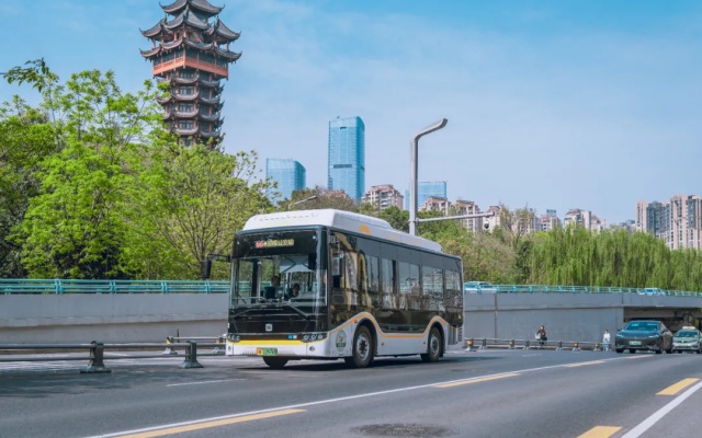 成都优化调整50余处公交站！住这些地方的市民出行更方便了！