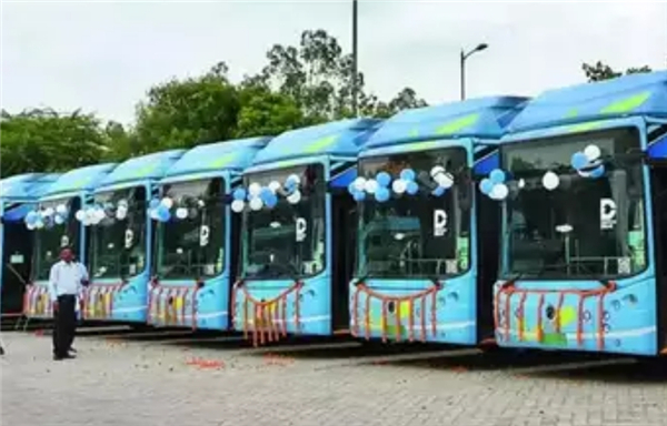 推动城市绿色出行 印度德里政府新增320辆电动公交车