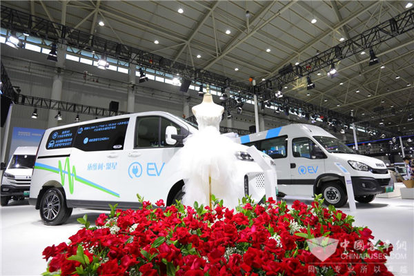 七夕浪漫夜，依维柯聚星载爱穿梭