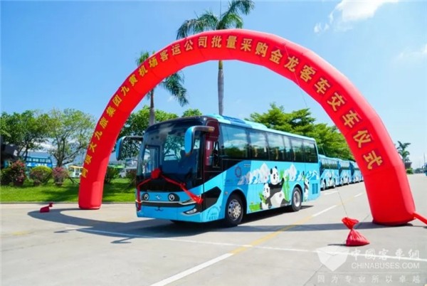 区域特色量身定制 金龙“熊猫巴士”交付四川用户