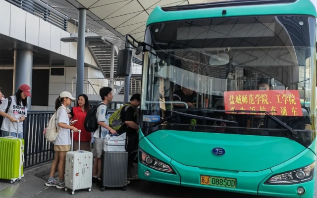 开学季！盐城公交暖心服务助力学生安全返校
