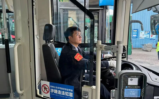杭州90后公交工匠：章春宝、陈叶清 安全服务并驾齐驱