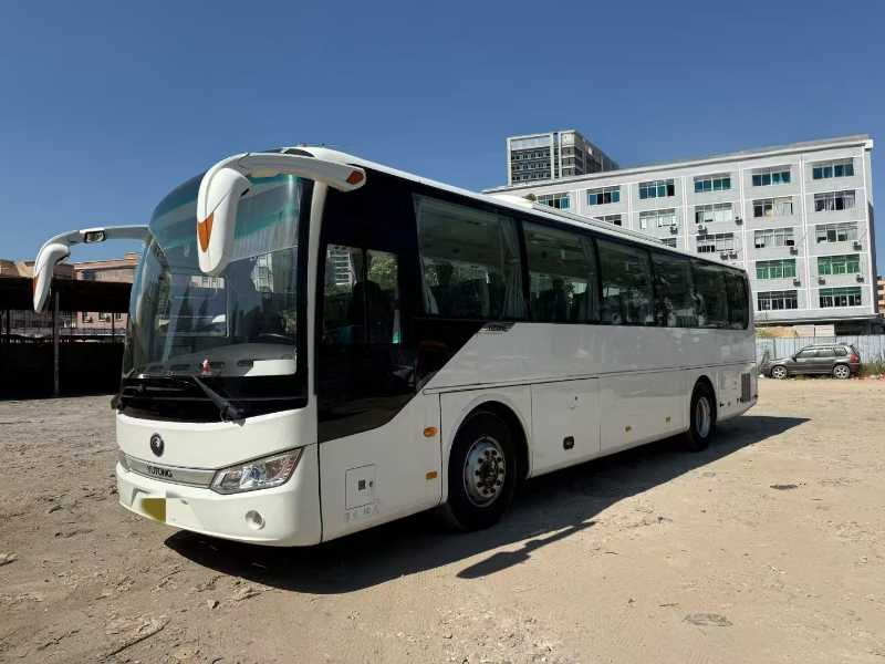 2016年8月 准新深圳牌60座3+2座椅非营运宇通6115双开门客车