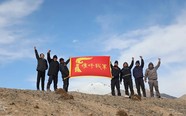 挑战高原 铸就维修传奇 广州公交维修“铁军”新疆行