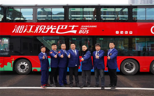 湘江观光巴士“火出圈” 19站全景漫游 开启长沙文旅新体验