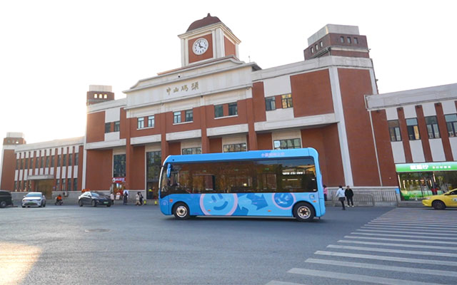 南京“宝宝巴士”萌翻上路 150辆小公交畅行城市微循环