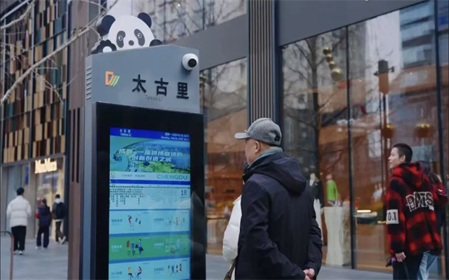 成都公交推新站牌 造型新颖又低碳