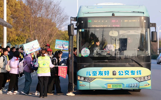 扬州公交“三八”活动刷屏 新华社：这才是安全教育的正确打开方式
