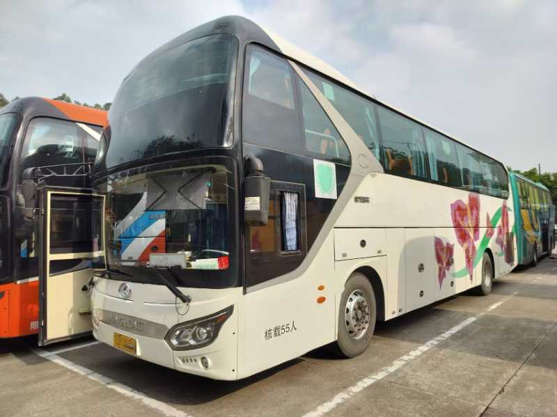 2015年12月上牌国四55座一层半大金龙6119旅游车