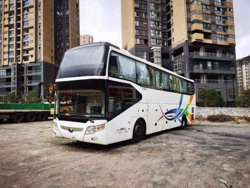 2015年12月上牌51座有司机睡铺暖气宇通6126营运车