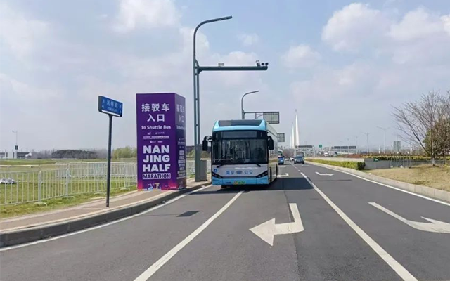 从南京半马到日常出行 公交与“宁”一路同行