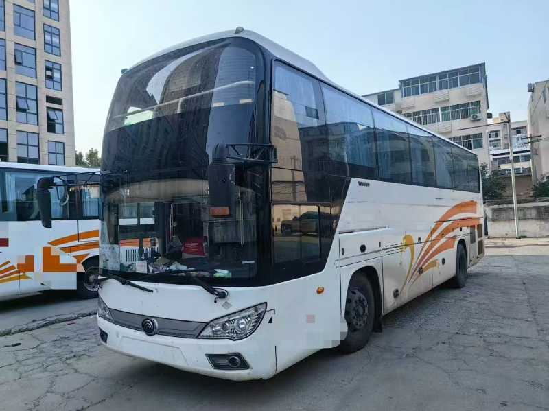 2015年上牌一层半55座天然气LNG宇通6118气囊车