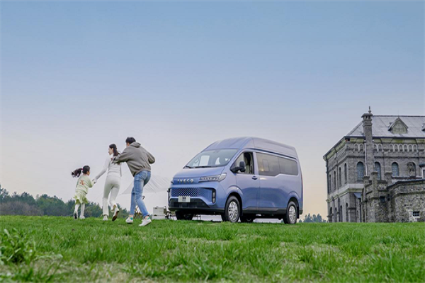 三叔指定款“神车”：依维柯聚星让我腰不酸腿不疼爬山更有劲