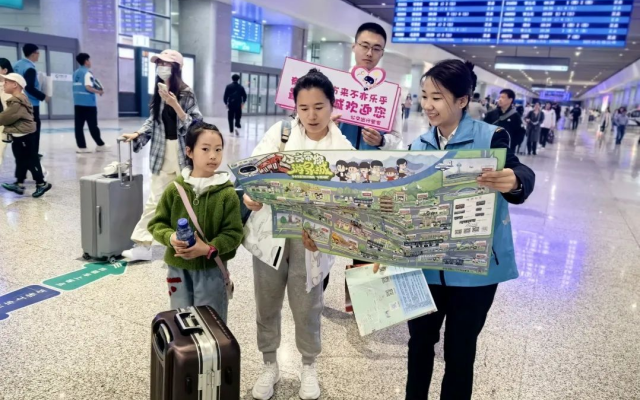 济南公交全力护航市民游客畅享“五一”假期