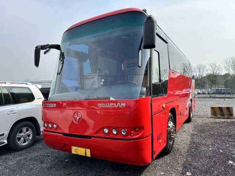 非营运19座2+1半卧国五带腿托北方尼奥普兰6903客车