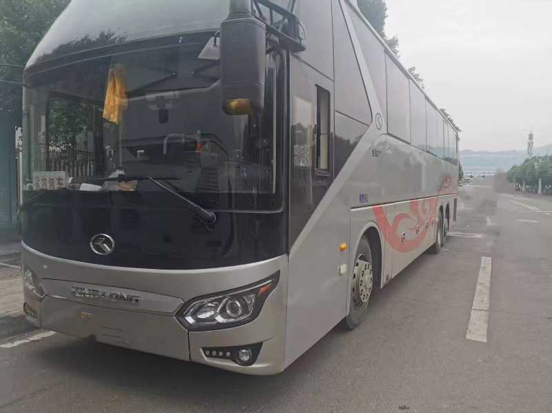 2020年11月上牌国五56座后吊轮双档金龙6135气囊双门车