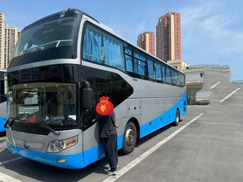 2016年11月上牌同款3台一层半国四55座宇通6126气囊营运车