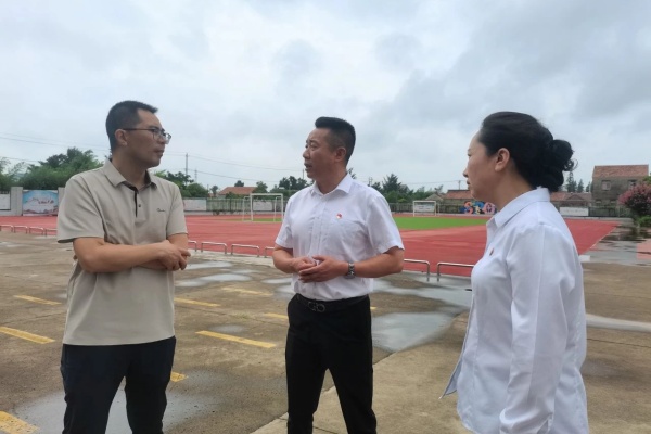 盐城“定制公交”入校门——解决学生“通学难”问题