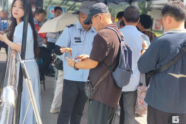 杭州公交:清凉大招助旅客轻松应对酷暑