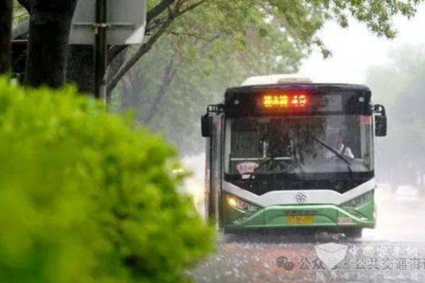 雨天公交新能源车辆行车注意事项!