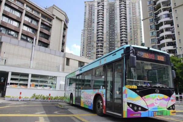 书香满车厢!广州“书香羊城”公交主题车上线