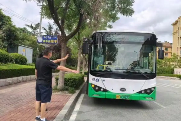 青岛公交:24条线路焕新、92%两网融合率