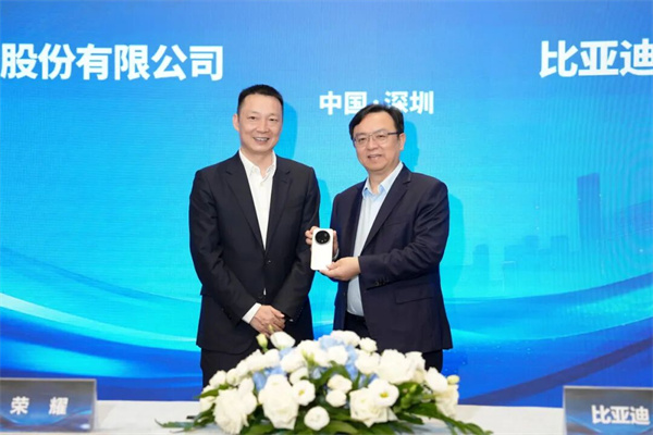 比亚迪与荣耀达成战略合作,共绘智慧出行新蓝图