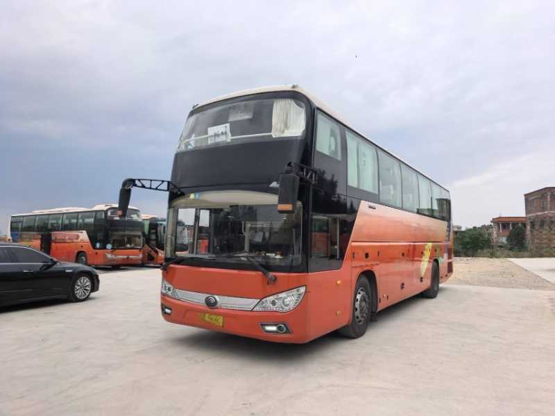 2017年4月上牌国五一层半54座有暖气中门宇通6118旅游车