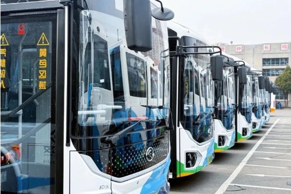 沈阳迎来60台金龙纯电动公交车 公共服务体验再升级