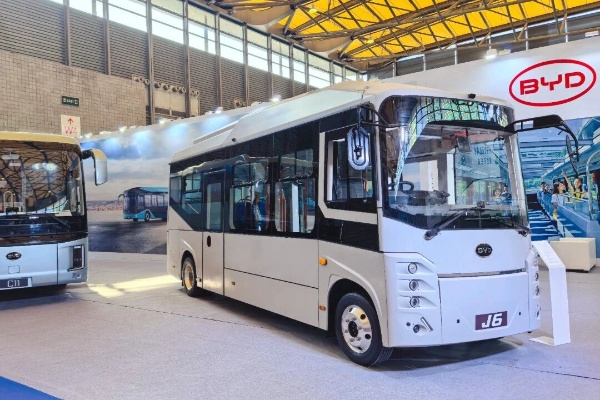 覆盖 6-27 米全系列 比亚迪携全球爆款客车闪耀上海国际展会