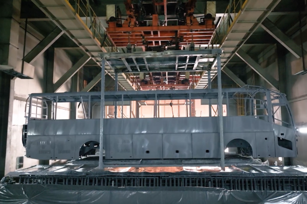 客车的“钢铁骨架”这样炼成 探秘中通车身生产车间