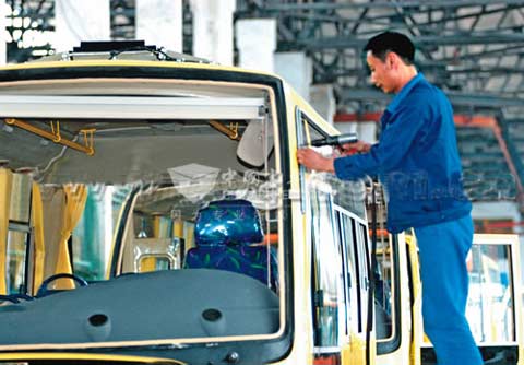 万达客车组装生产线