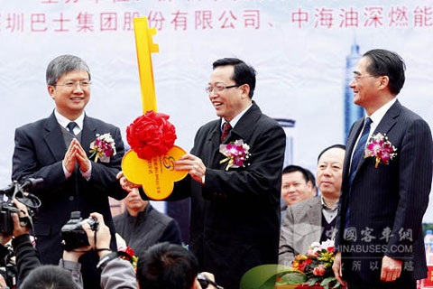 深圳市首批15辆LNG公交车投放仪式现场