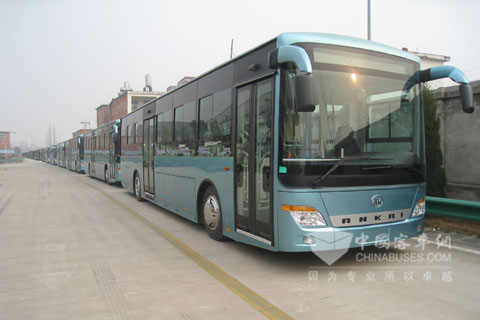 即将与市民见面的纯电动公交车