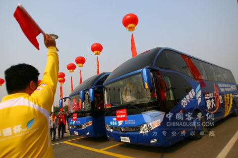 “宇通杯”决赛现场号令枪响