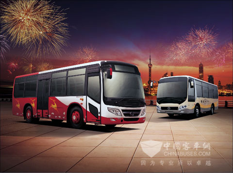 参加巡展的恒通CKZ6918/CKZ6755公交客车