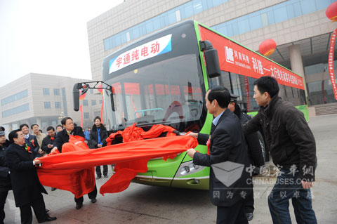 宇通纯电动大巴ZK6126EGA9在河南省新乡市惊艳“出街”