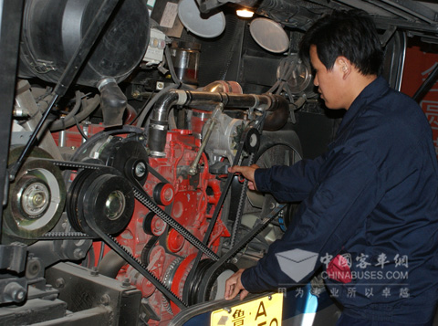 中通服务人员检修车辆