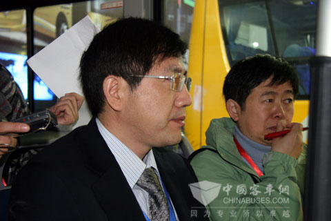 福田高层接受媒体访问