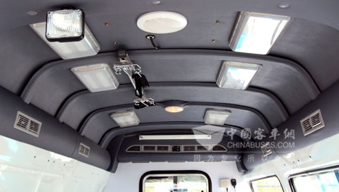 医疗舱内完善的照明系统