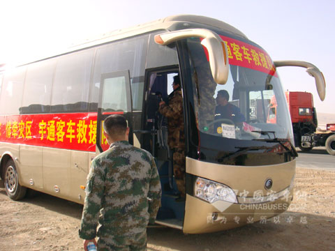 玉树地震后紧急成立的宇通客车救援队