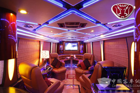 北京车展上金龙房车车内“潘多拉星球”会客厅