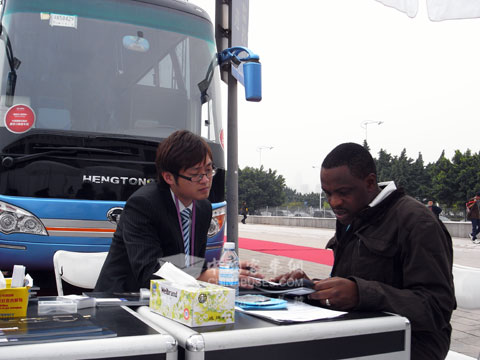 海外客户咨询恒通客车