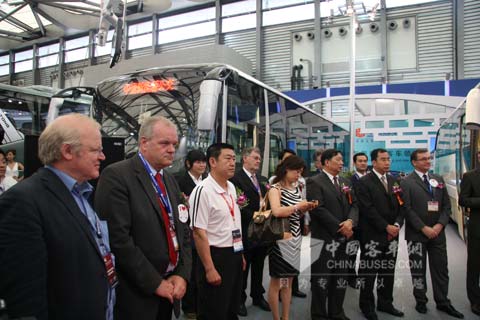 中通重装亮相2010上海客车展