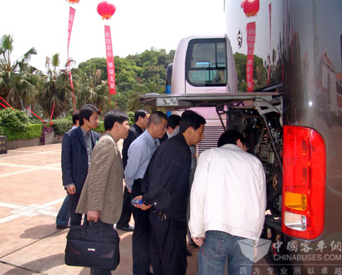 厦门金旅新产品全国巡展2010诚信行动——“绿动•无限”来到长沙