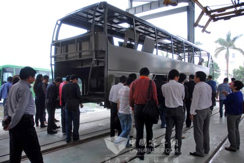 全国客运旅游企业领导回访厦门金旅之客户参观金旅整车阴极电泳后车身