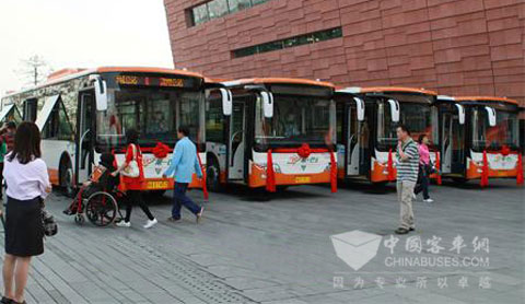 销往广州的福田混合动力客车
