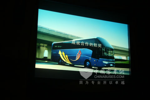 宇通客车“承载梦想,成就人生”广告画面